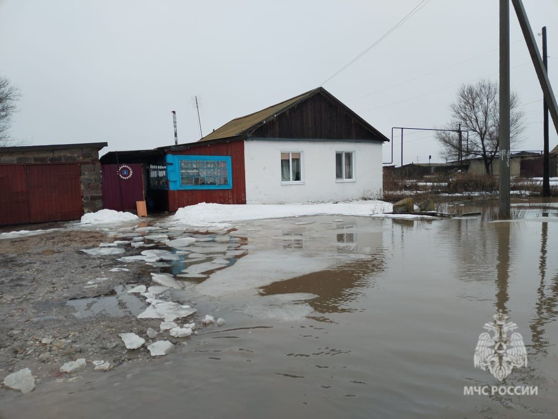 Паводок: в Саратовской области подтопило 13 домов