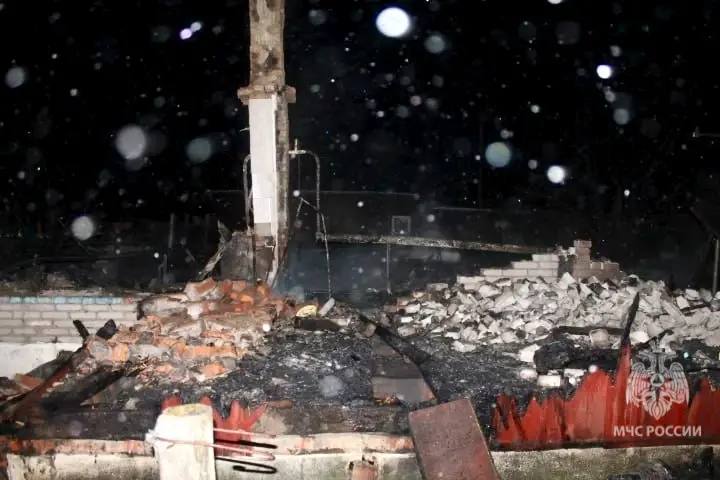 Неосторожное курение привело к смертельному пожару в Саратовской области Неосторожное курение привело к смертельному пожару в Саратовской области