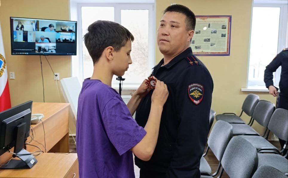 Школьники Степного акция Георгиевская ленточка