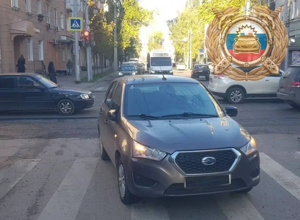В центре Саратова автоледи на иномарке сбила женщину