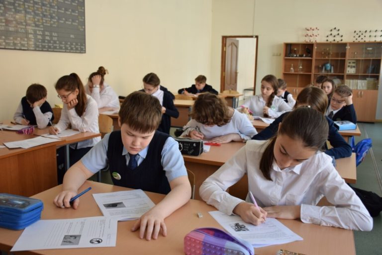 Школьники Саратова и Энгельса в среду вернутся за парты