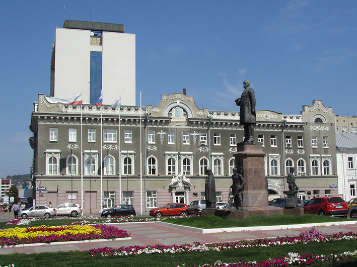 Глав двух районов Саратова меняют местами