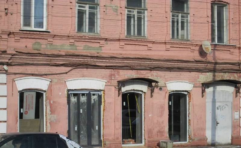 В центре Саратова собственник изуродовал дом 19-го века