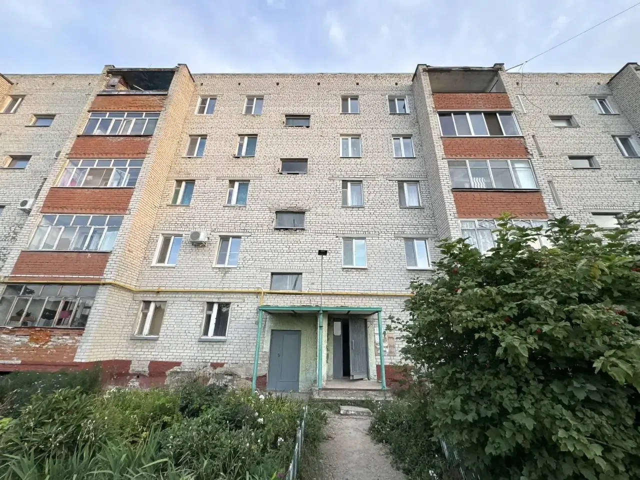 В Саратовской области двухлетний малыш выпал из окна почти на глазах у матери В Саратовской области двухлетний малыш выпал из окна почти на глазах у матери