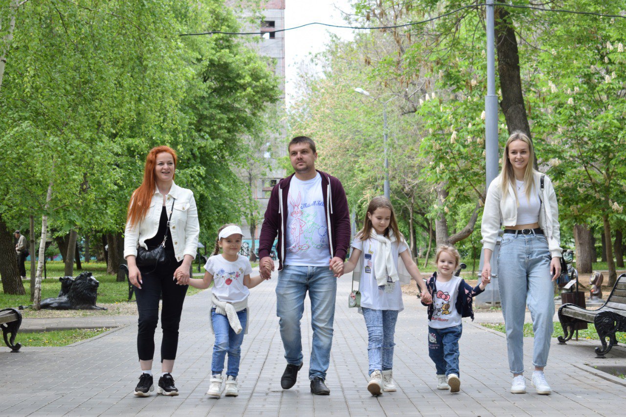 Более половины саратовцев успешно совмещают семью и карьеру