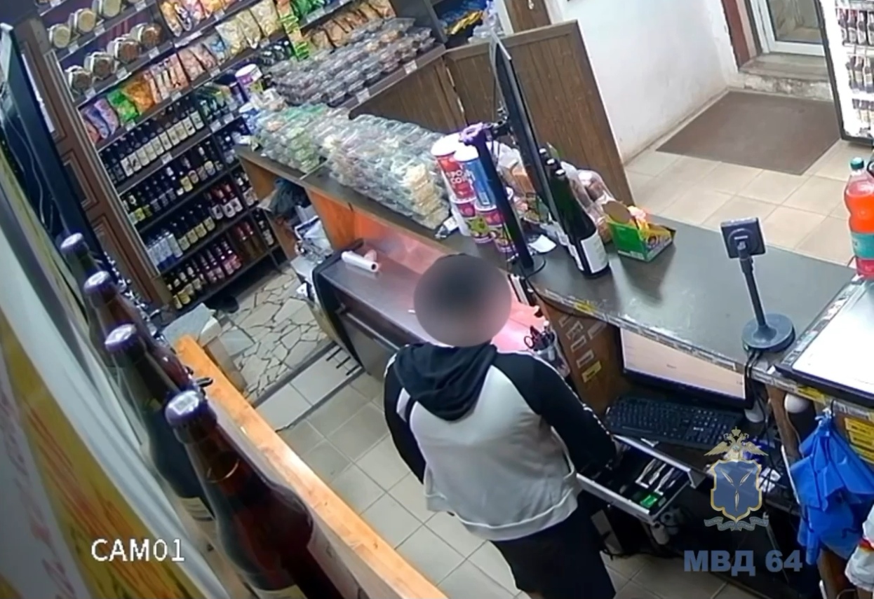 Саратовчанка с судимостью обчистила кассу магазина Саратовчанка с судимостью обчистила кассу магазина