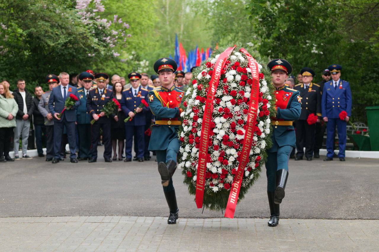 80 лет Победы на Воскресенском кладбище еще