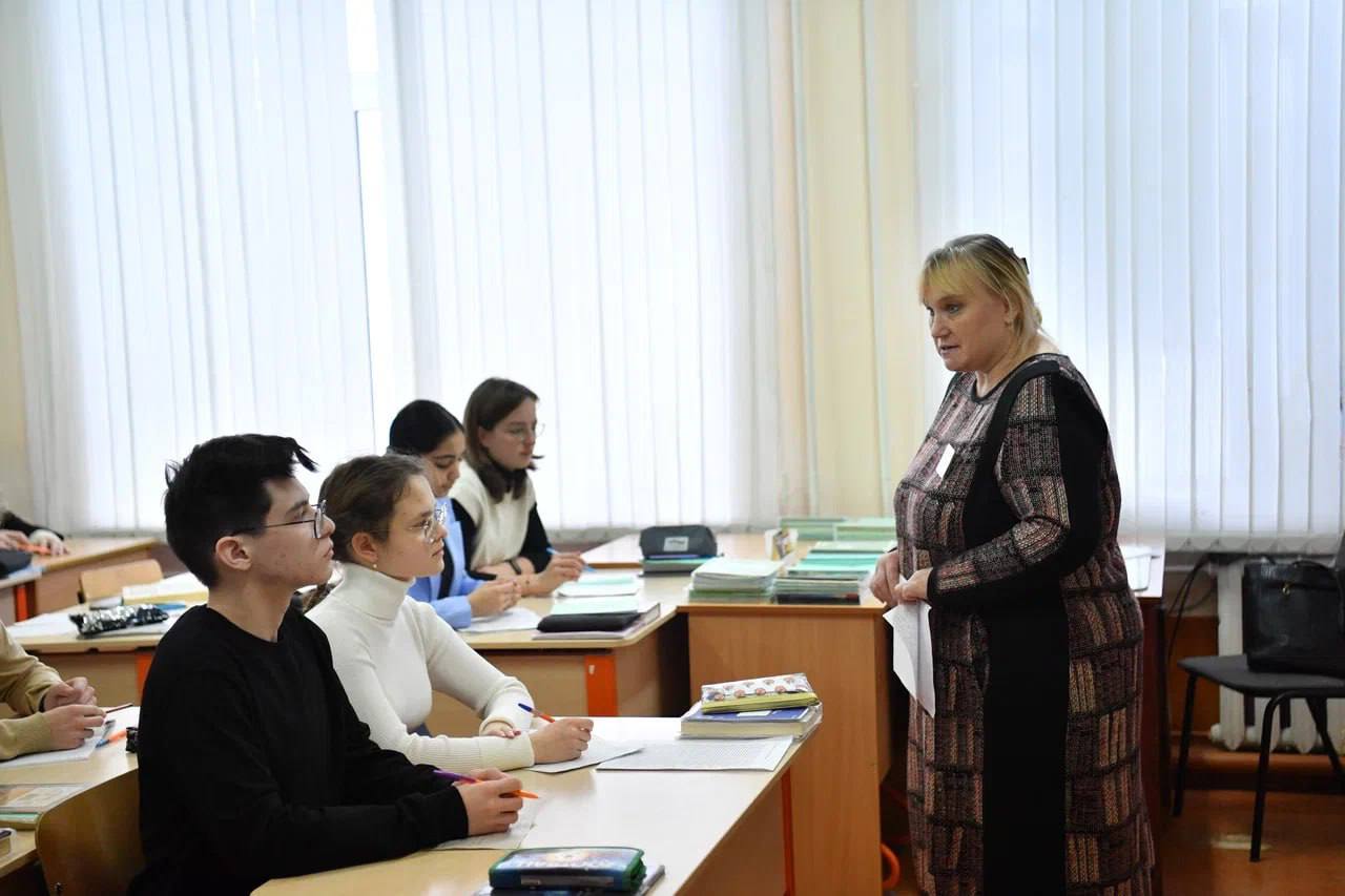 В школах Саратова не хватает 83 учителей
