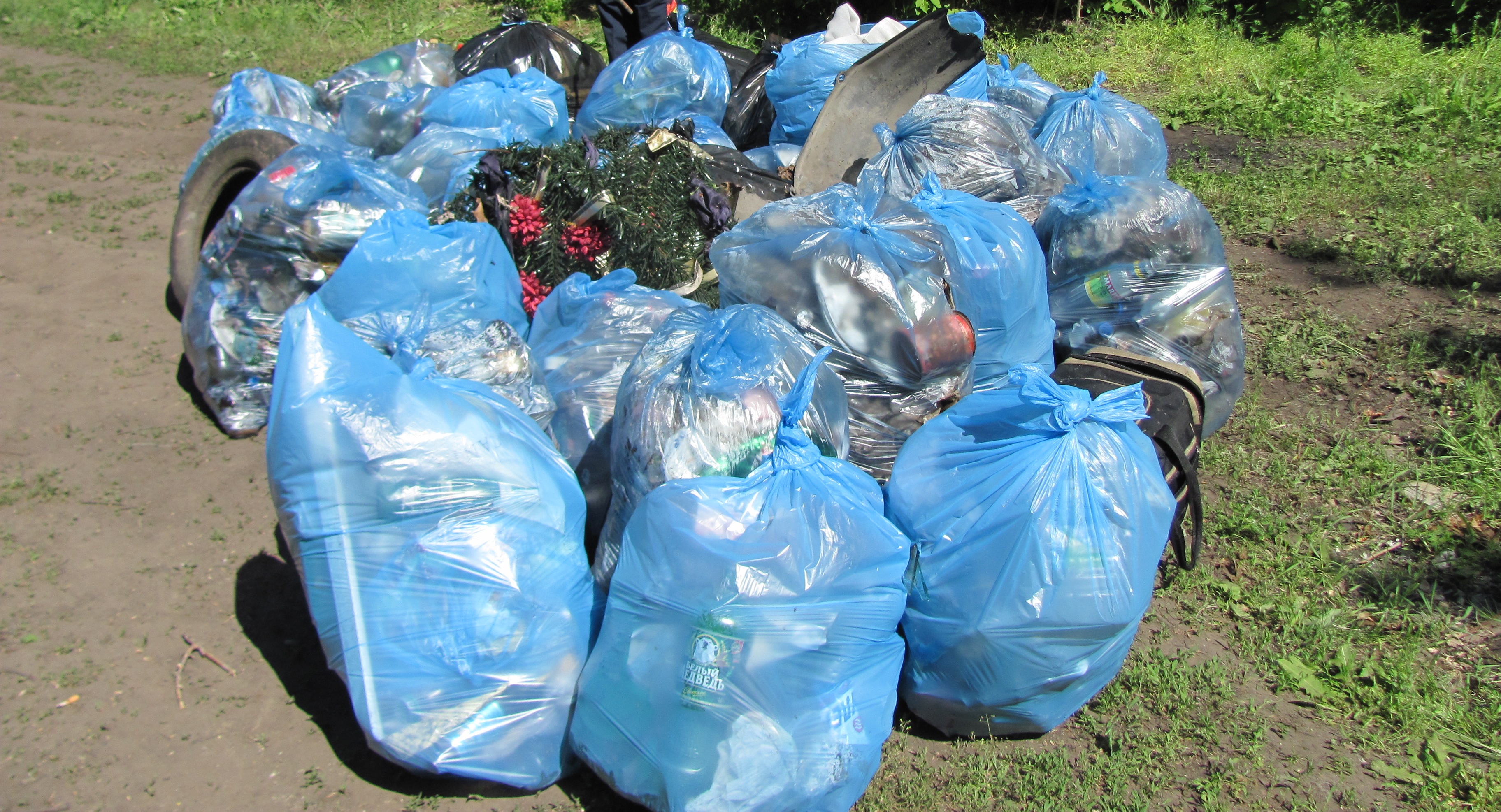 Саратовские чиновники не вывозят собранный жителями на субботниках мусор