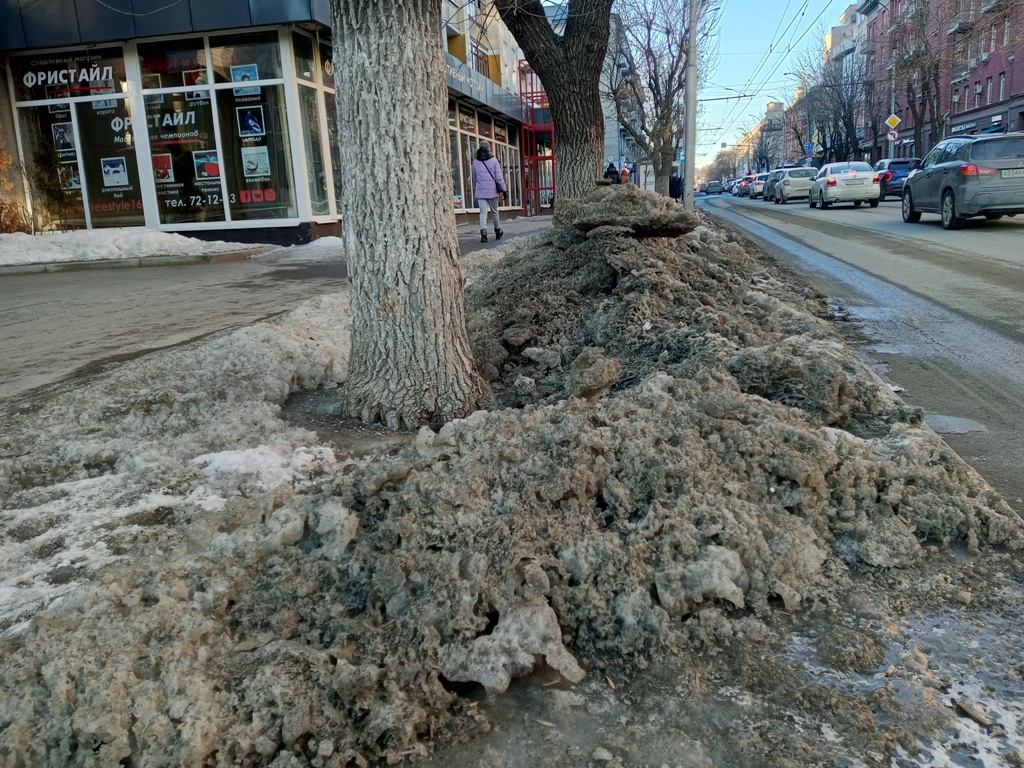 Снег на Горького