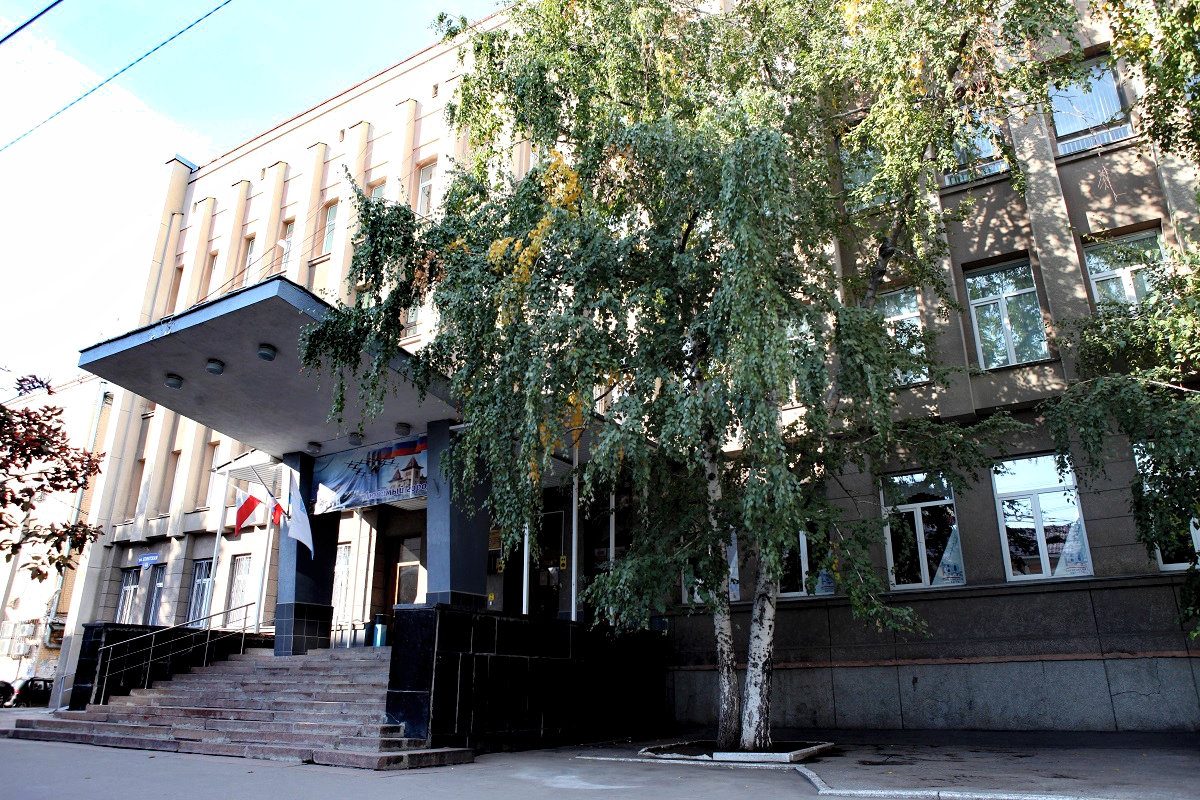 В саратовском лицее учитель надела мусорное ведро на третьеклассника: Бастрыкин затребовал доклад