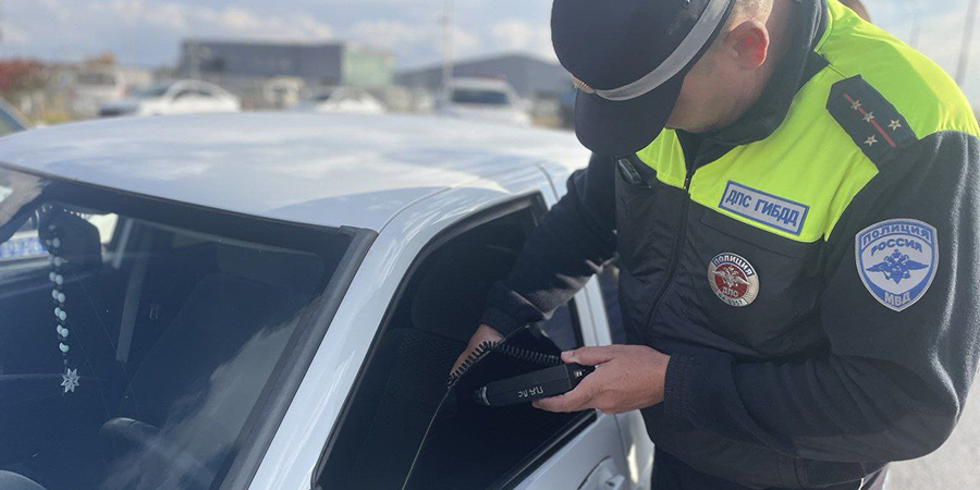 В Саратове арестовали водителя тонированной «Приоры»