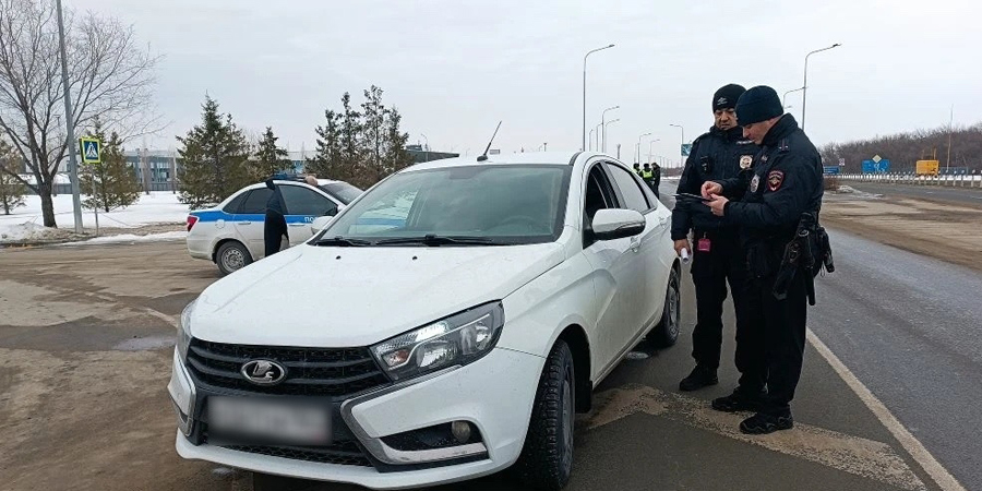 У саратовского аэропорта Гагарин поймали двух таксистов-нелегалов