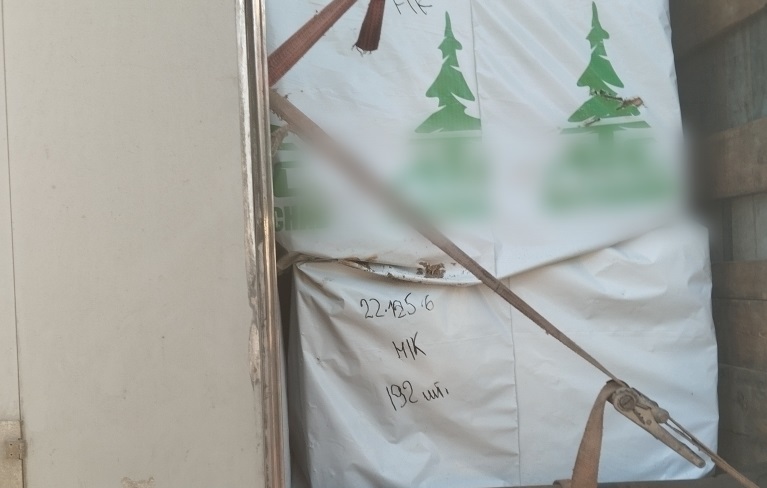 Фуру с подозрительными пиломатериалами не выпустили из Саратовской области