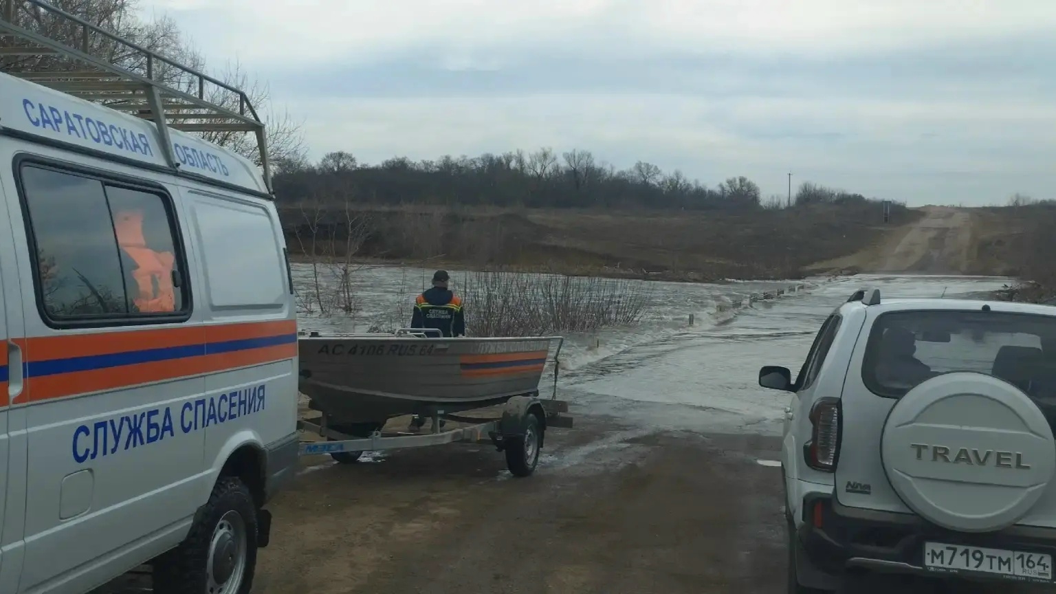 Паводок заблокировал проезд к саратовским сёлам и железнодорожной станции