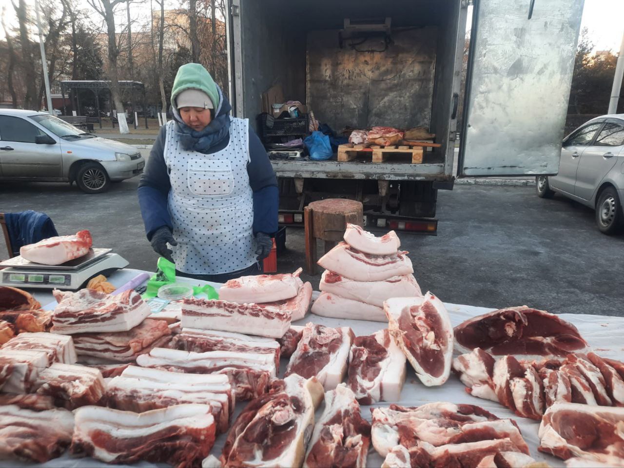 Саратовцев приглашают на субботнюю ярмарку за мясом, соленьями и колбасами