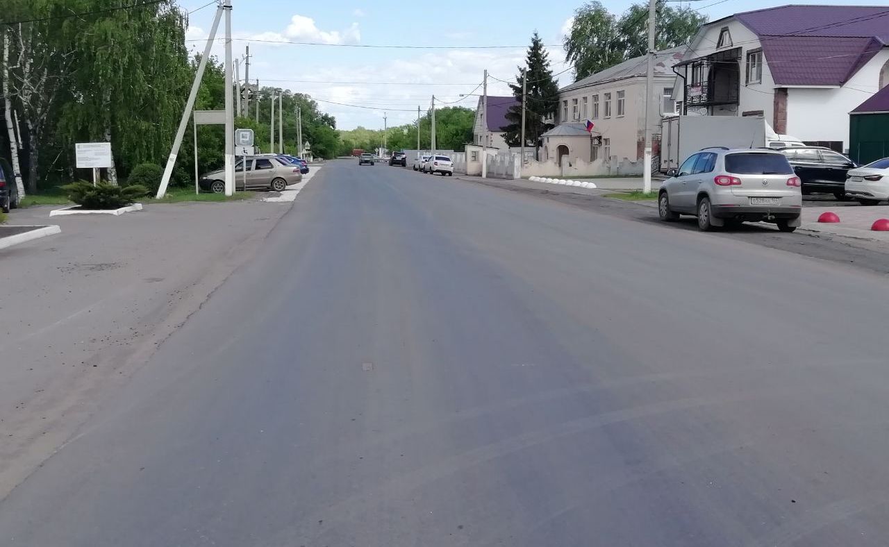 В саратовском селе отремонтировали дорогу у памятника, погибшим в Великой Отечественной войне