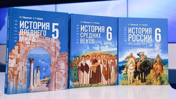 Саратовские школьники начнут изучать историю по новым учебникам с большим количеством картинок