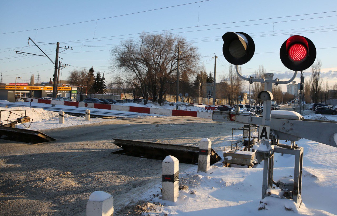 На окраине Саратова 2 февраля закроют переезд через железнодорожные пути