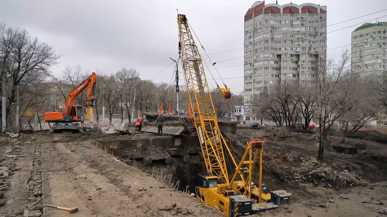 В Саратове ломают путепровод на Стрелке