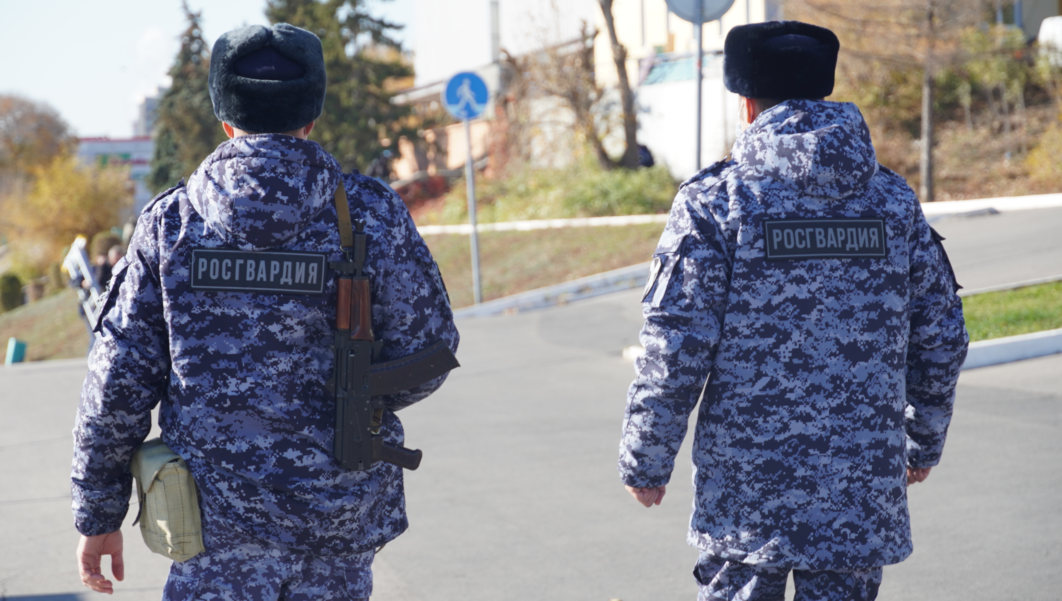 Саратовским росгвардейцам и участковым продолжат доплачивать по 5 тысяч рублей