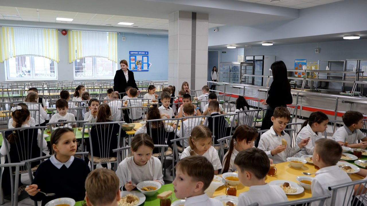 Грязь, просрочка, отсутствие маркировки: Роспотребнадзор выявил нарушения в 76% саратовских школ Грязь, просрочка, отсутствие маркировки: Роспотребнадзор выявил нарушения в 76% саратовских школ