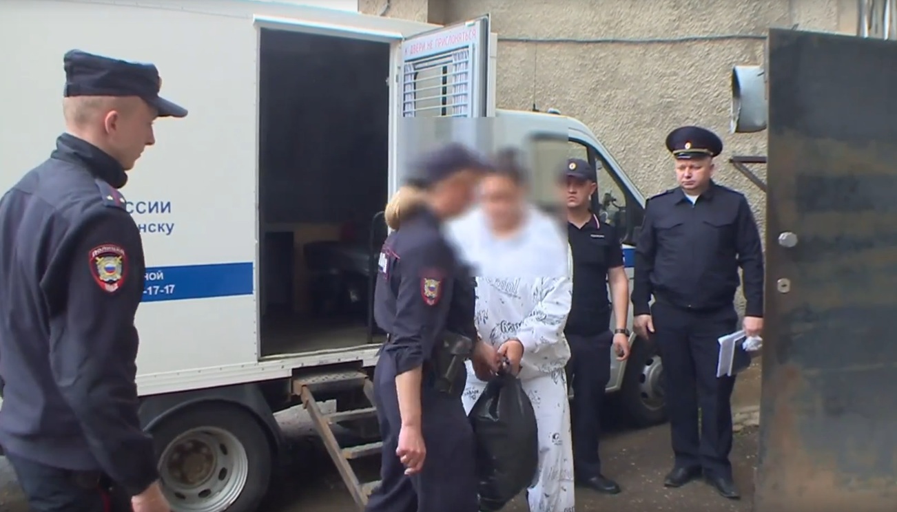 Две саратовчанки выдумали «Юлию», чтобы жить за счёт смоленского бизнесмена Две саратовчанки выдумали «Юлию», чтобы жить за счёт смоленского бизнесмена