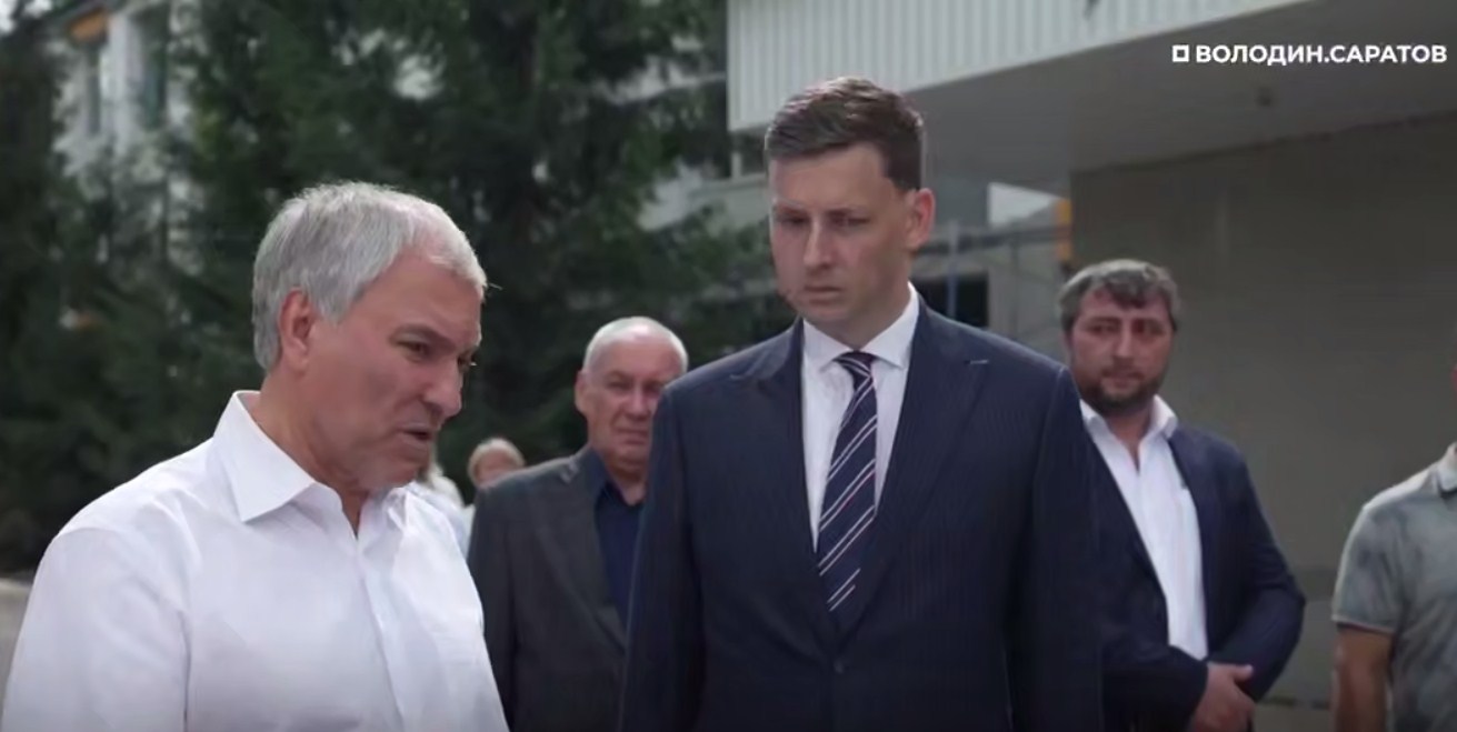 Володин раскритиковал петровского главу Калядина за угрозу срыва при ремонте школы