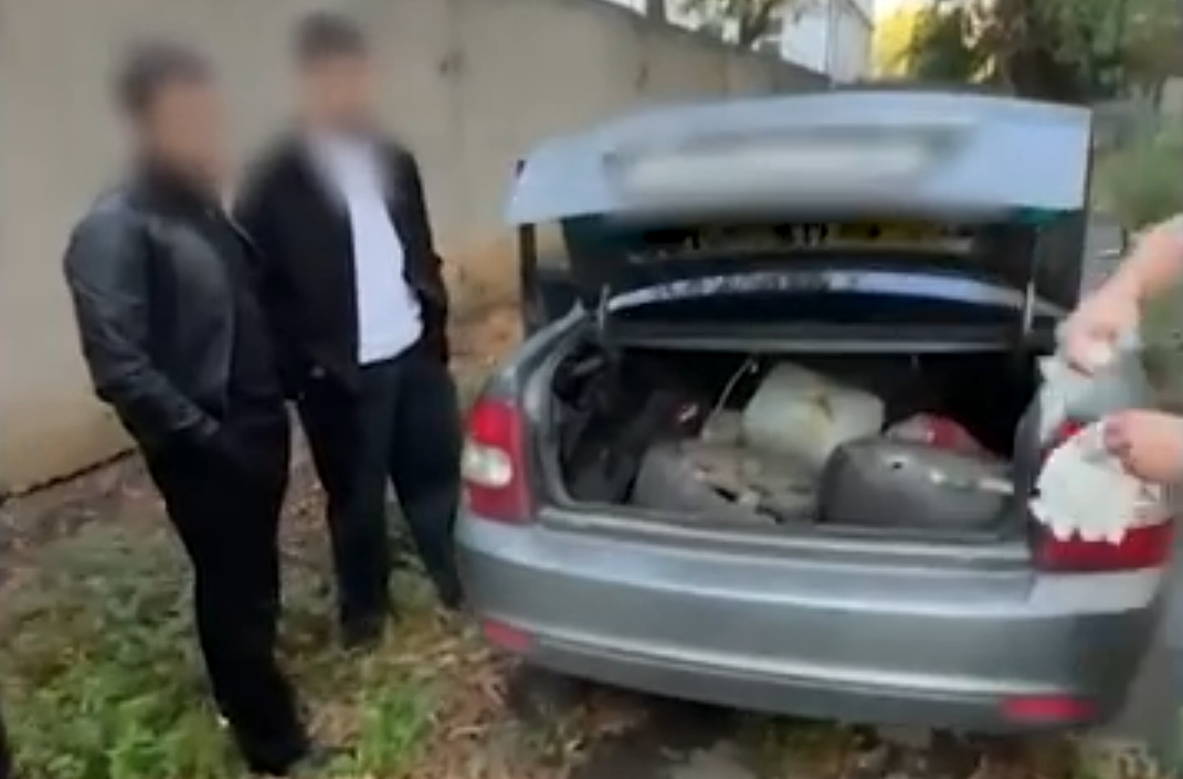 В автомобильном колесе саратовца нашли тайник с наркотиками В автомобильном колесе саратовца нашли тайник с наркотиками