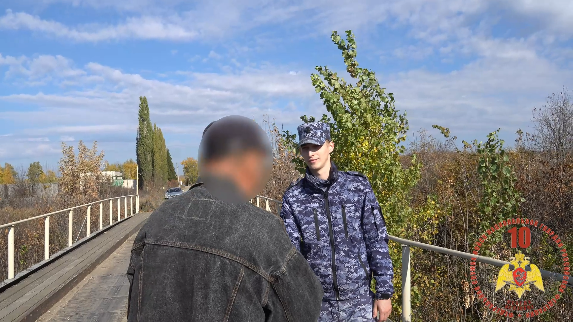 Саратовский росгвардеец спас упавшего с моста велосипедиста