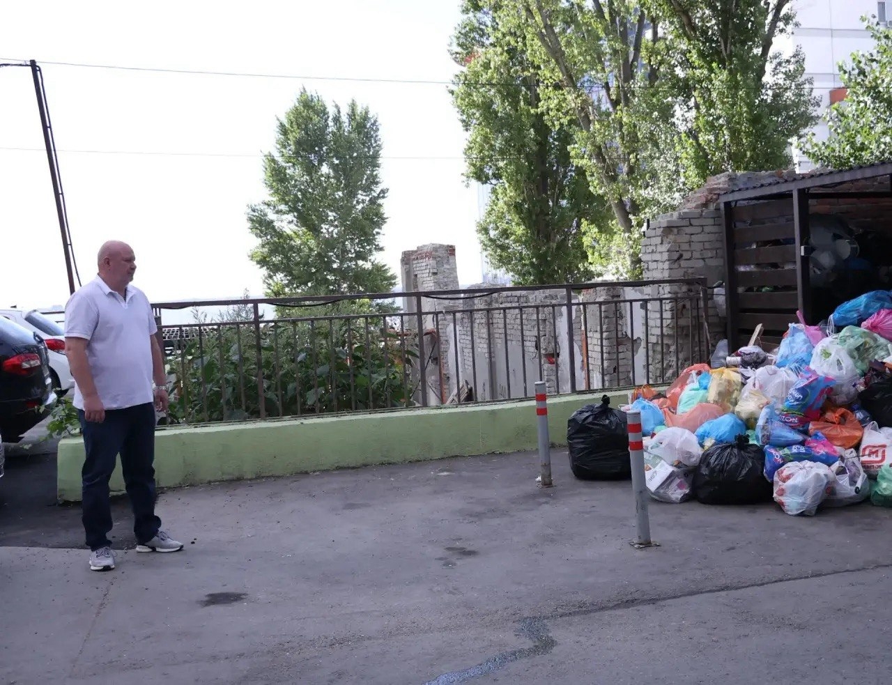 Саратовцы выступают за возвращение уборки мусора городским службам Саратовцы выступают за возвращение уборки мусора городским службам