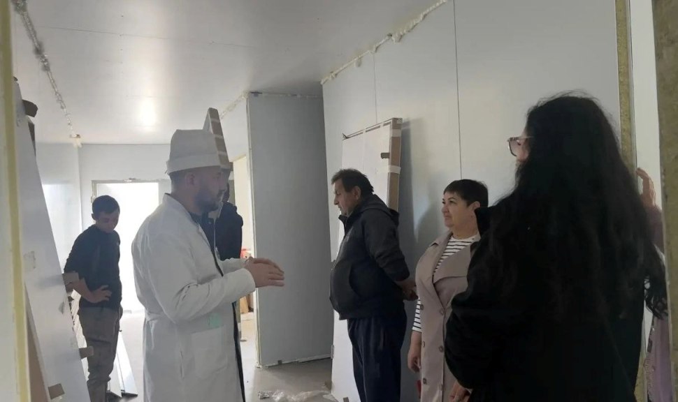 Саратовские сельчане с воодушевлением следят за строительством ФАПа