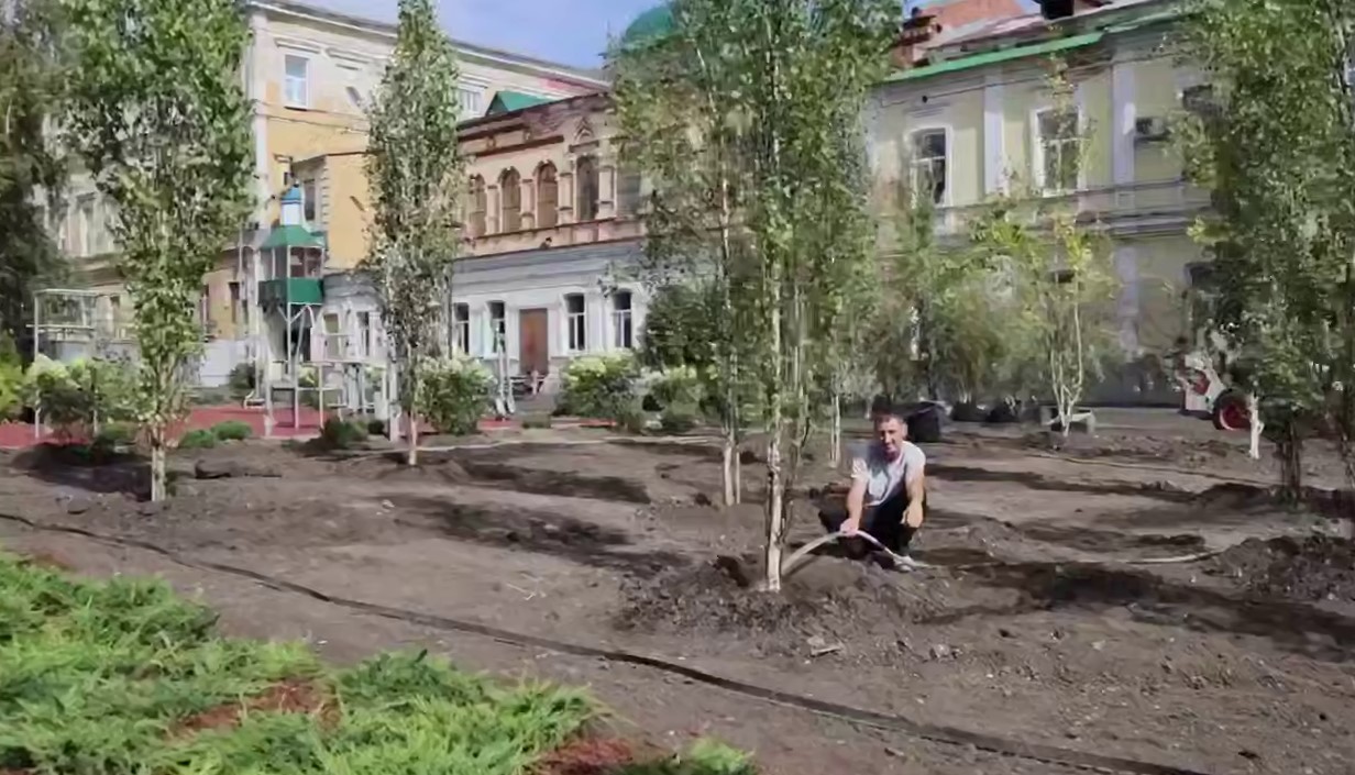 Около 15 тысяч растений высадят в горпарке Саратова Около 15 тысяч растений высадят в горпарке Саратова