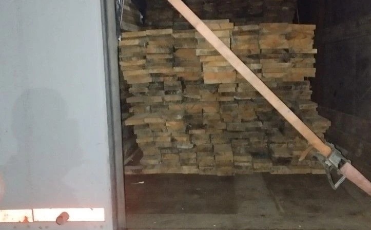 Из Саратовской области не выпустили в Узбекистан 48 кубометров досок Из Саратовской области не выпустили в Узбекистан 48 кубометров досок