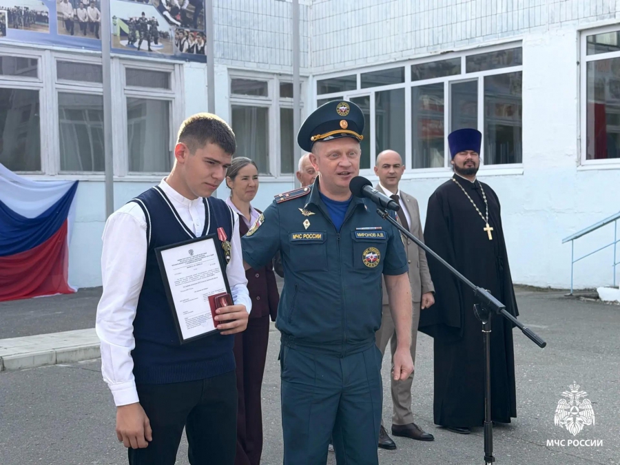 Саратовский школьник вынес из горящего дома неходячую сельчанку
