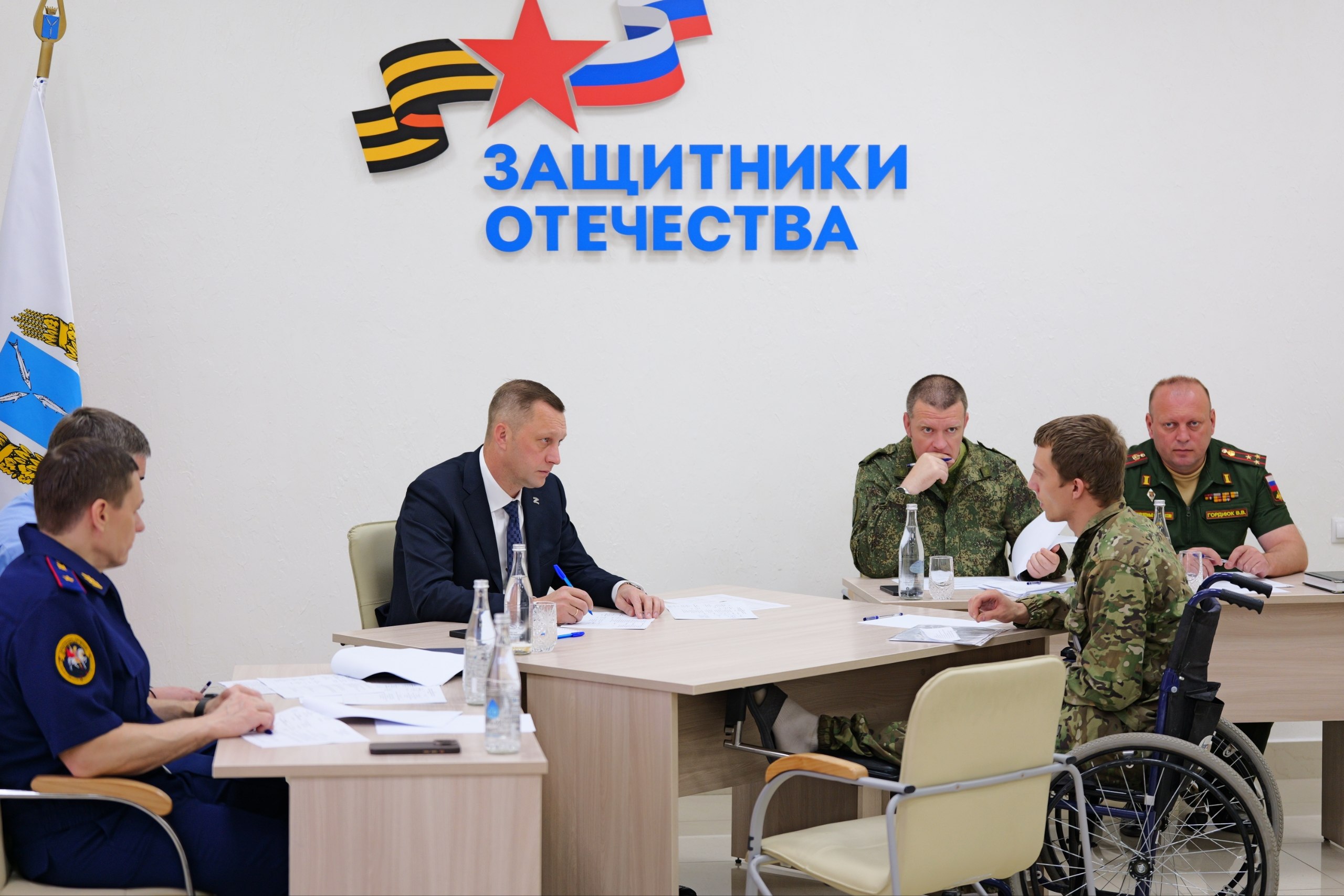 На личный прием к губернатору пришли более 20 участников СВО и членов их семей На личный прием к губернатору пришли более 20 участников СВО и членов их семей