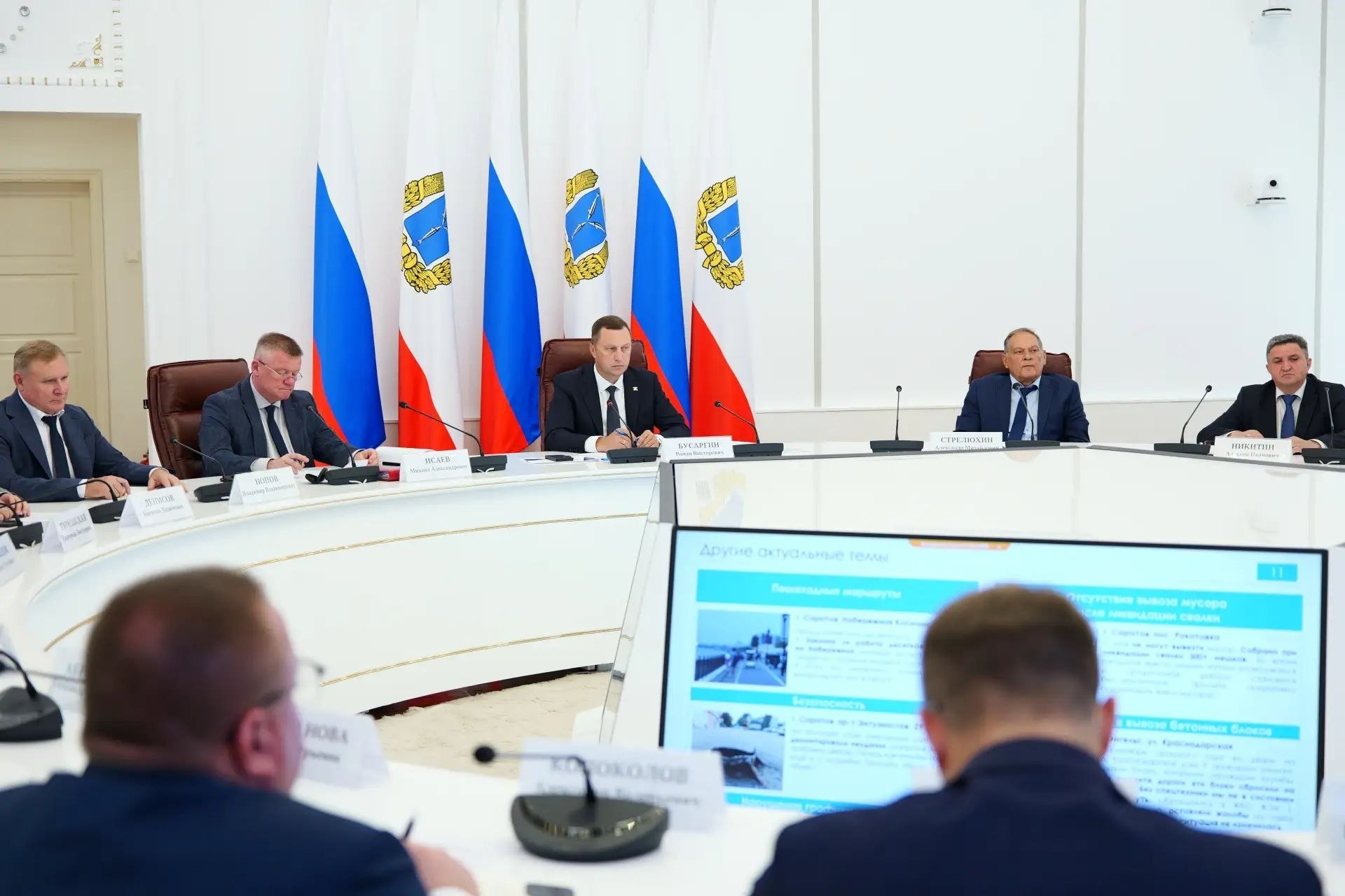 Бусаргин потребовал оперативно восстановить пострадавшее при атаке БПЛА имущество саратовцев Бусаргин потребовал оперативно восстановить пострадавшее при атаке БПЛА имущество саратовцев