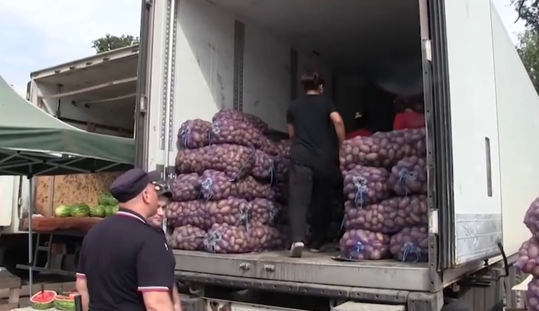 Полицейские поймали нелегалов на саратовском рынке и стройплощадках Полицейские поймали нелегалов на саратовском рынке и стройплощадках
