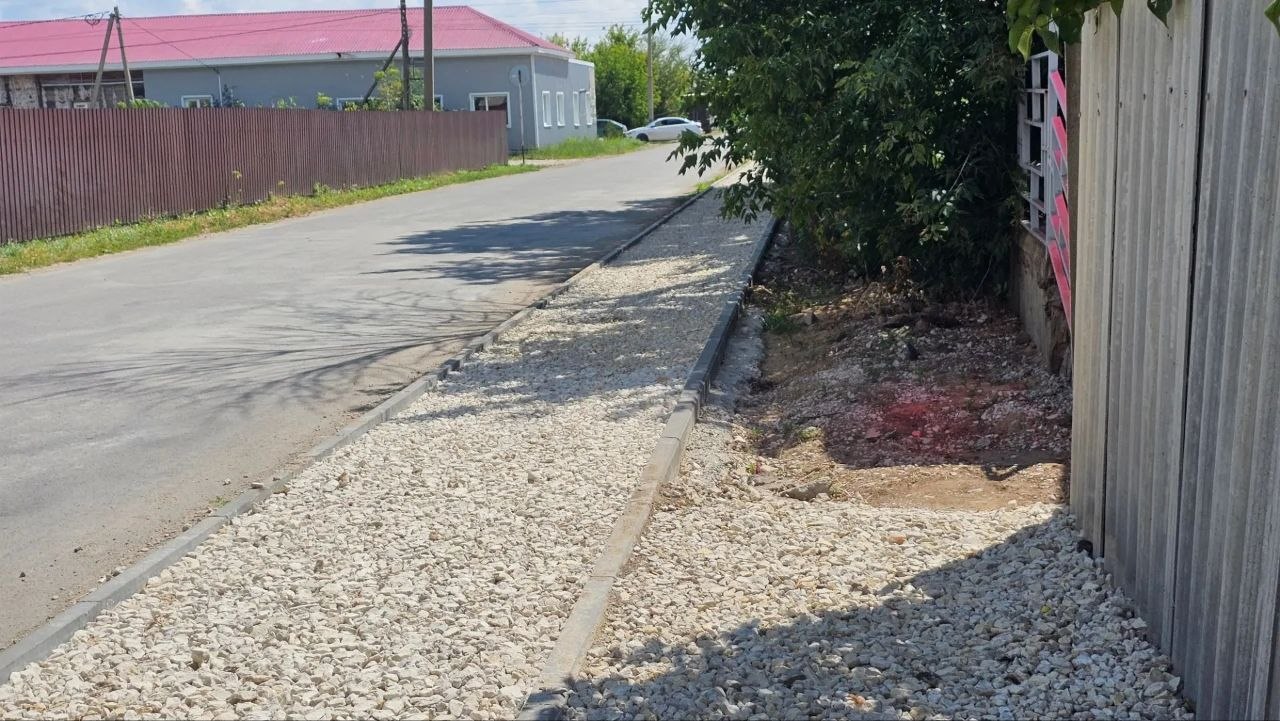 В саратовском райцентре тротуары подведут к домам жителей В саратовском райцентре тротуары подведут к домам жителей