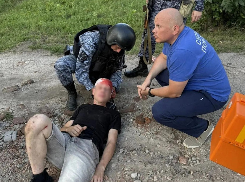 Саратовские росгвардейцы спасли велосипедиста с разбитой головой Саратовские росгвардейцы спасли велосипедиста с разбитой головой