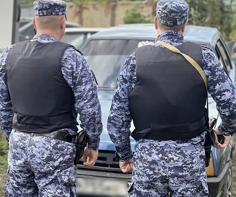 Саратовские росгвардейцы заблокировали машину с пьяным водителем Саратовские росгвардейцы заблокировали машину с пьяным водителем