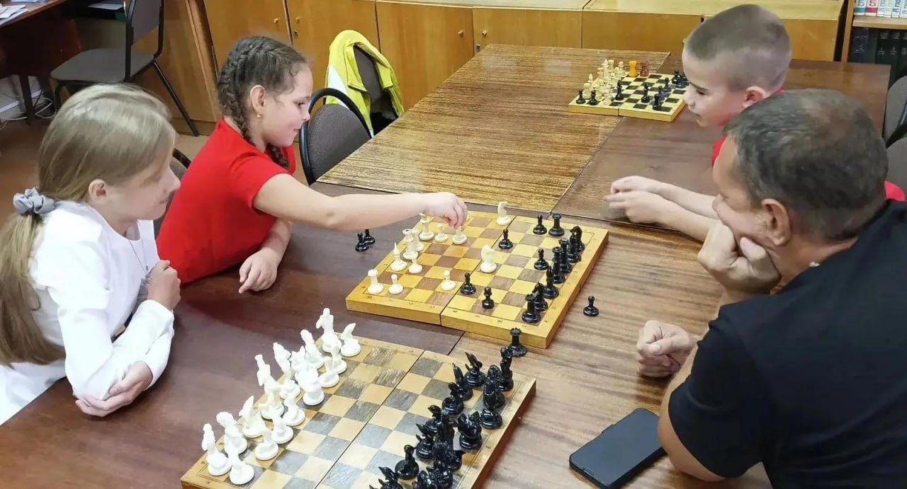 Юные шахматисты из Энгельса решили побороться за кубок губернатора Юные шахматисты из Энгельса решили побороться за кубок губернатора