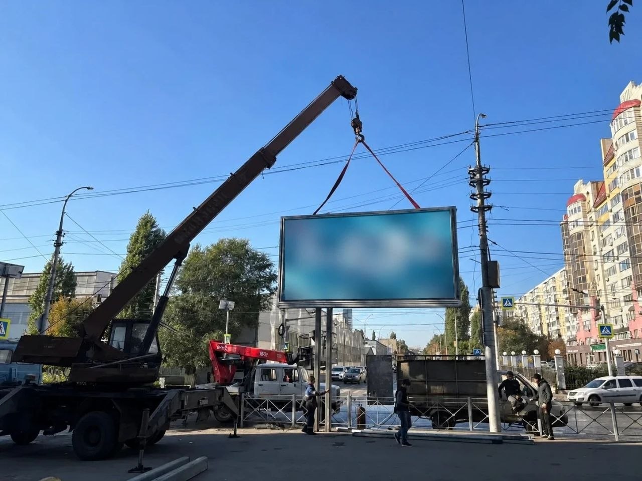 В Саратове снесли 266 незаконных ларьков и 229 билбордов В Саратове снесли 266 незаконных ларьков и 229 билбордов