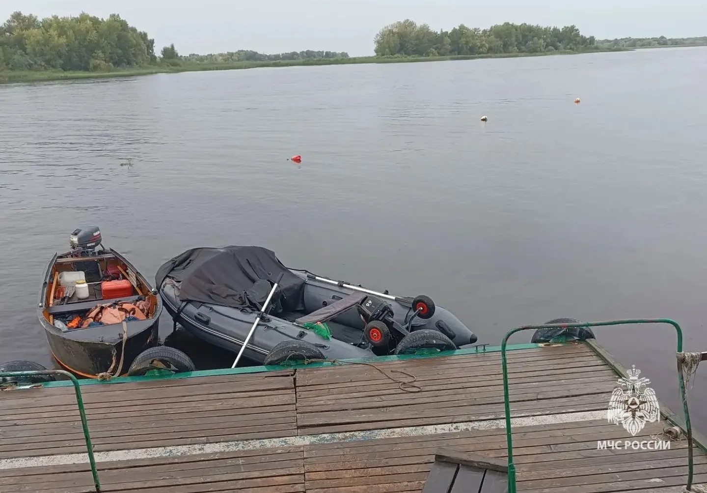 Под Саратовом мужчина выпал из лодки в Волгу