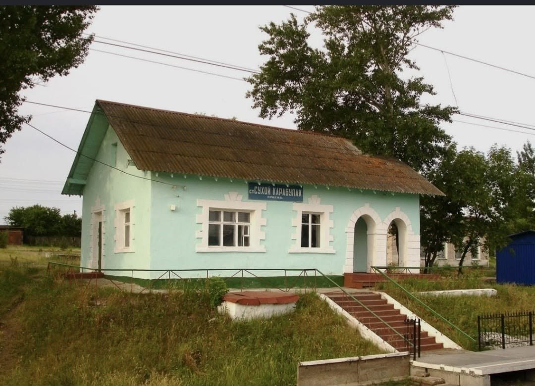 Прокуроры заставили убрать с путей мешающий пассажирам грузовой поезд Прокуроры заставили убрать с путей мешающий пассажирам грузовой поезд