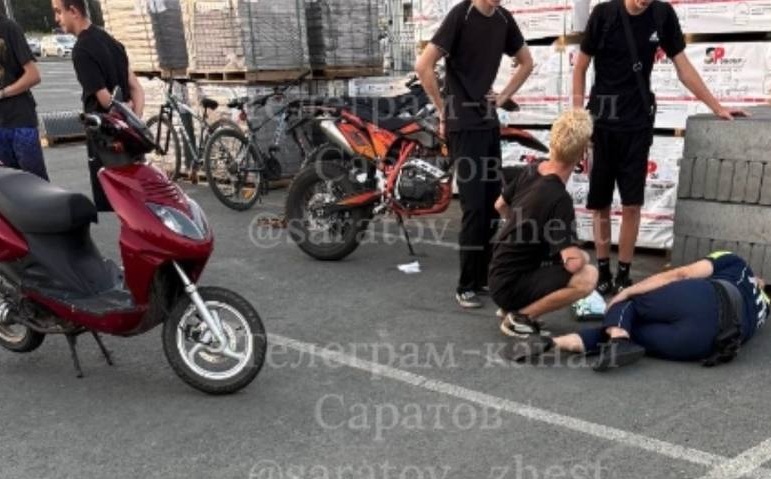 Парень на питбайке сбил инспектора ДПС в Саратове Парень на питбайке сбил инспектора ДПС в Саратове