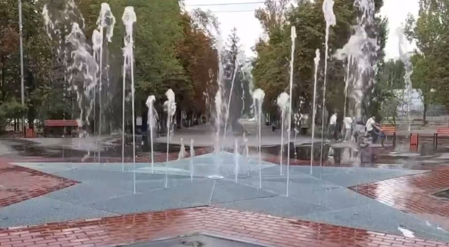 Вандалы повредили фонтан в саратовском сквере «Победа» Вандалы повредили фонтан в саратовском сквере «Победа»