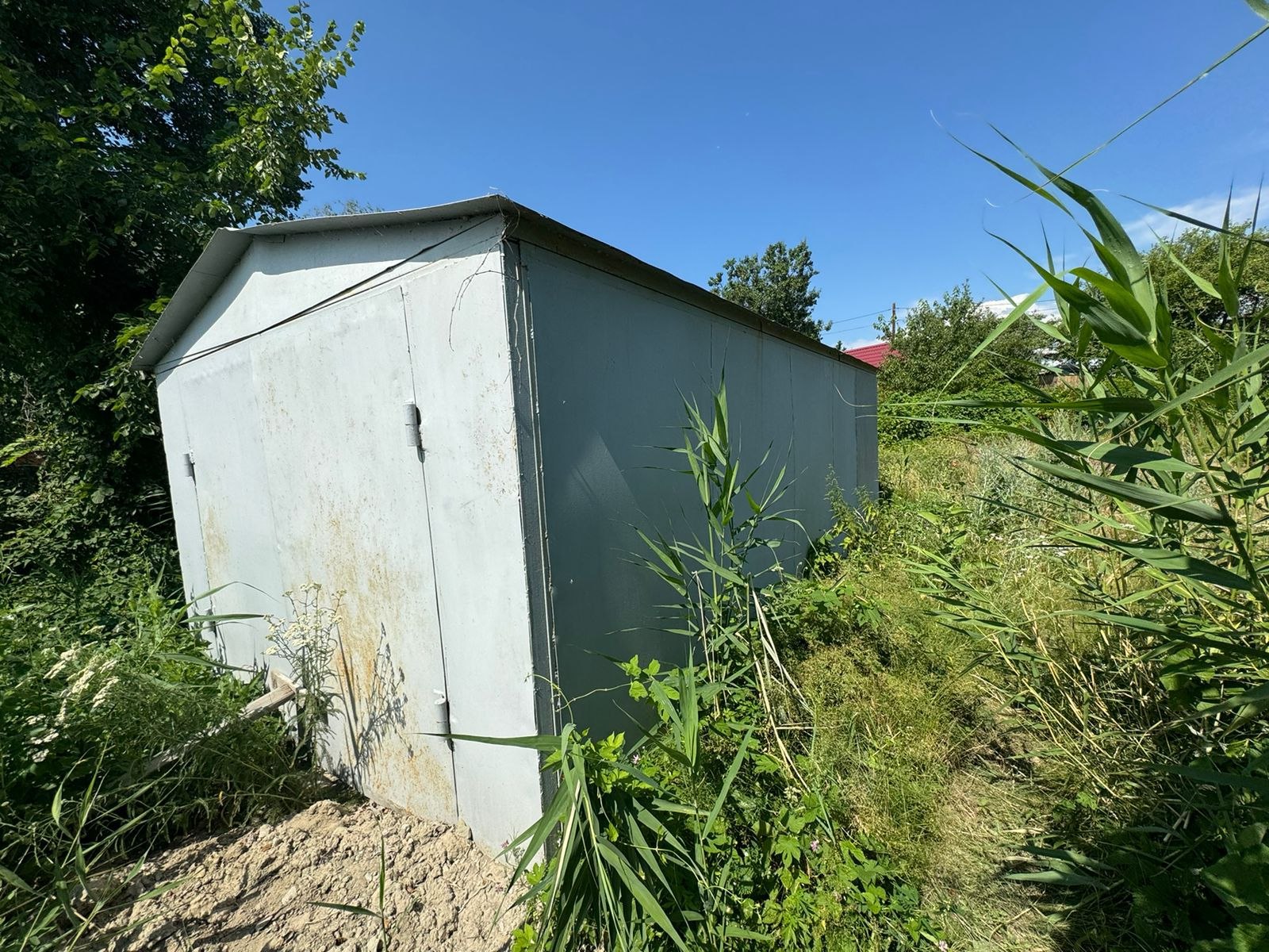 Гаражи у Волги