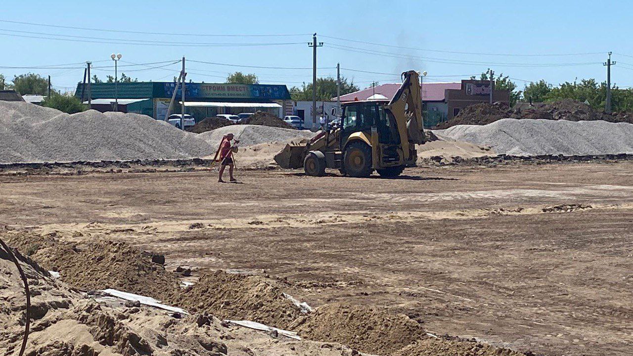 Ремонт поля на стадионе в Красном Куте