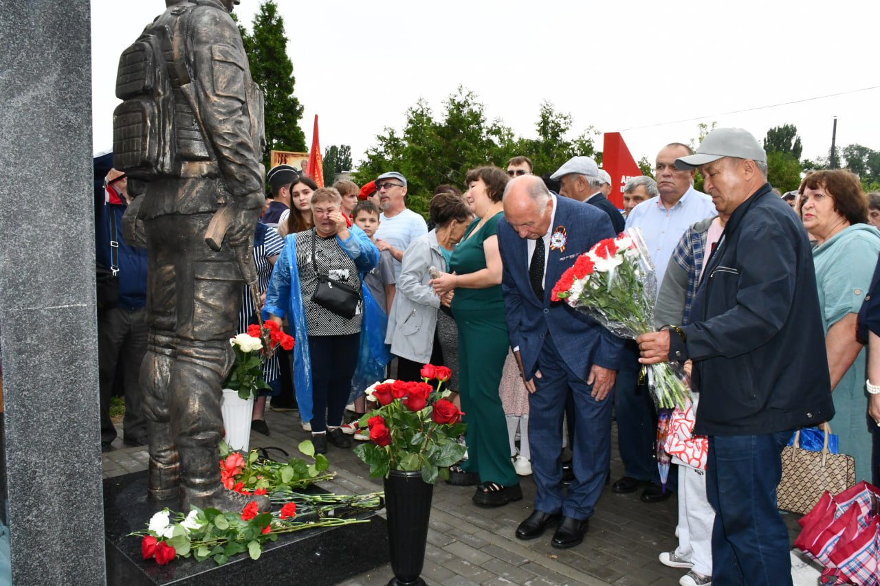Памятник героям в Степном